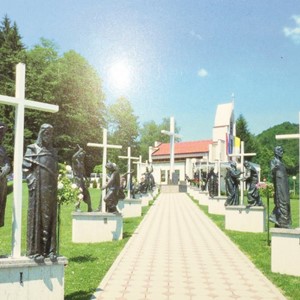 Biskup Šaško predvodi euharistijsko slavlje s molitvom za žrtve „Križnog puta“ pobijene u Maceljskoj šumi